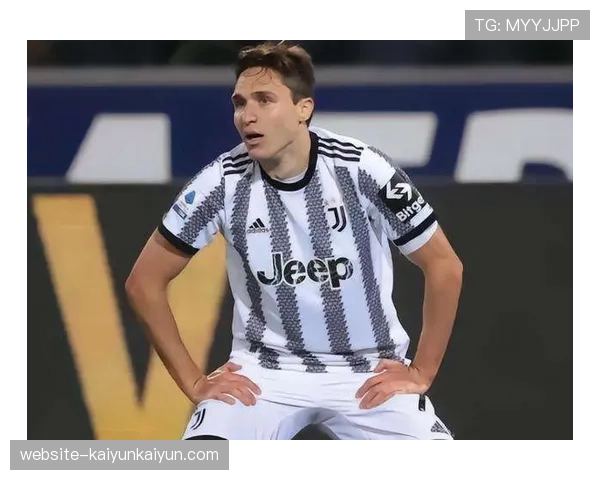 特写：告别战？尤文图斯老将基耶萨赛后向看台长时间鼓掌